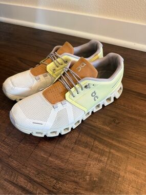On Cloud 5 Women’s 9.5 White Yellow Cognac Running Shoes